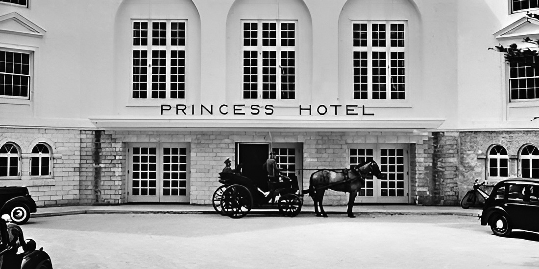 Hamilton Princess Hotel entrance in the 1940s