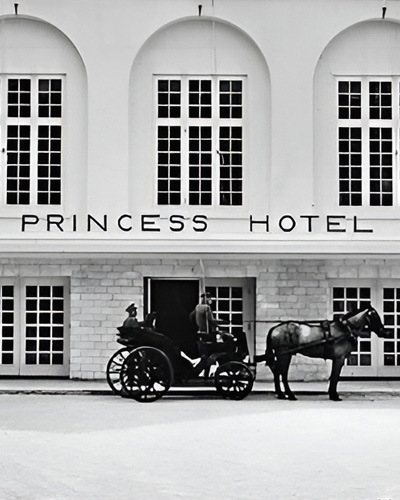 Hamilton Princess Hotel historic entrance with horse and buggy