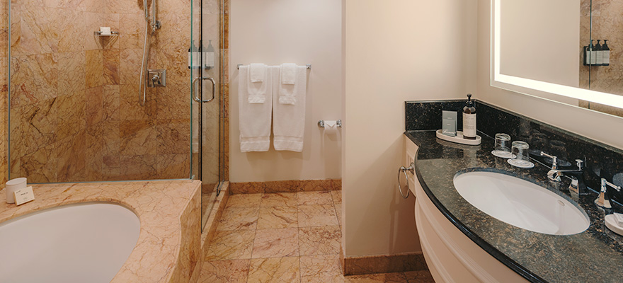 Fairmont Gold Suite Bathroom - Hamilton Princess